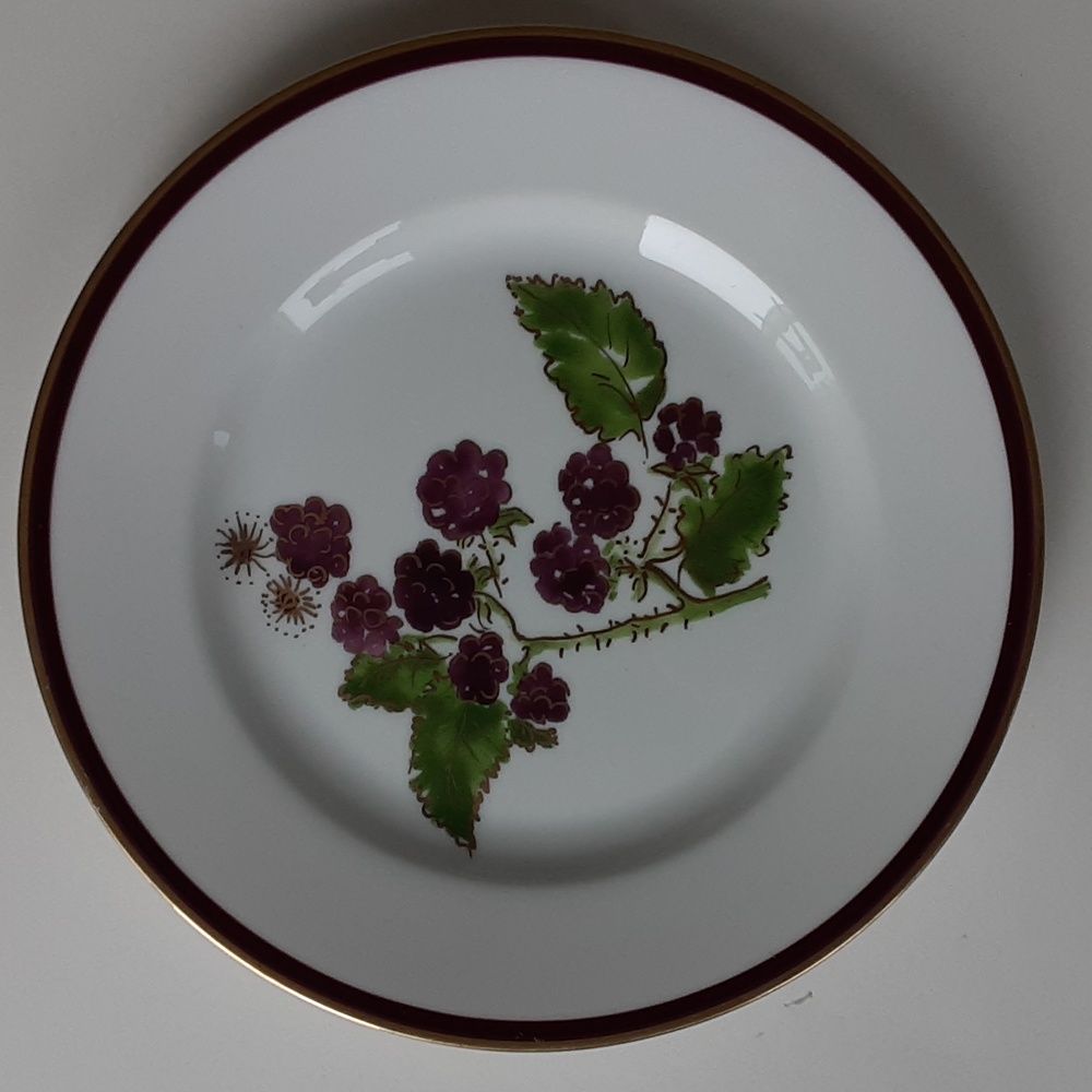 Crate & Barrel Berries Blackberries Salad Plate 8" Plum Gold Edging Detailing